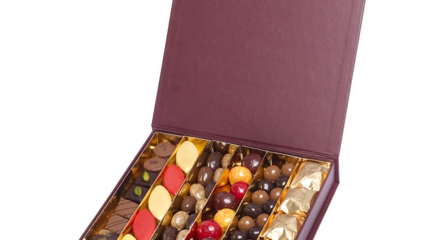 https://www.idee-cadeau.com/wp-content/uploads/2012/12/boite-de-chocolat-840x473.jpg